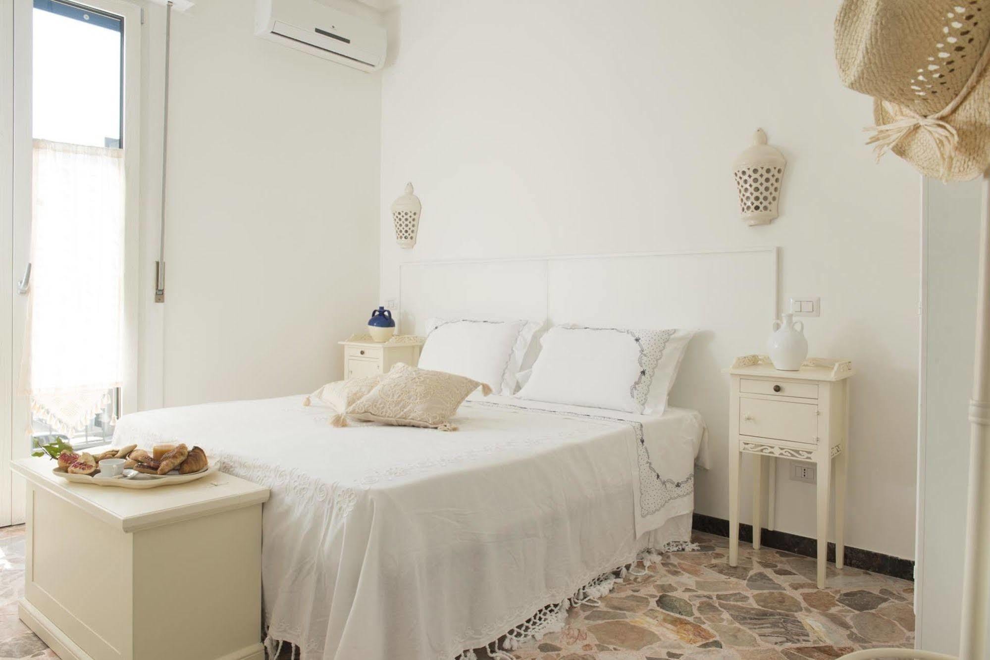 צ'יסטרנינו Dimora Cappuccini Guest House מראה חיצוני תמונה