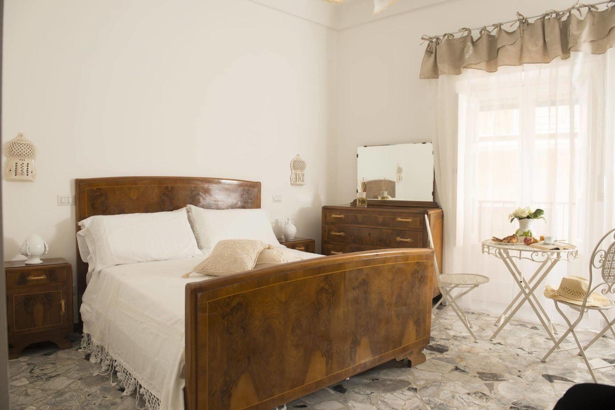 צ'יסטרנינו Dimora Cappuccini Guest House מראה חיצוני תמונה