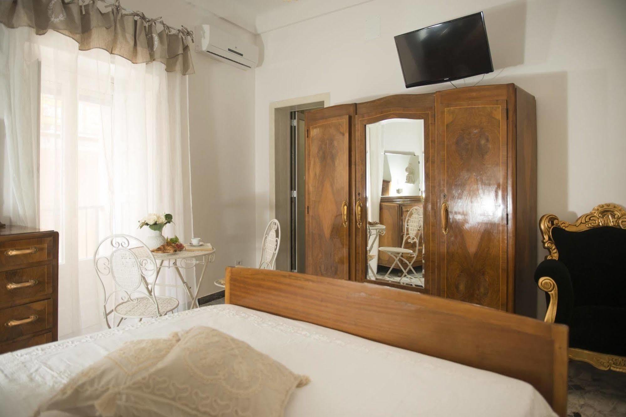צ'יסטרנינו Dimora Cappuccini Guest House מראה חיצוני תמונה
